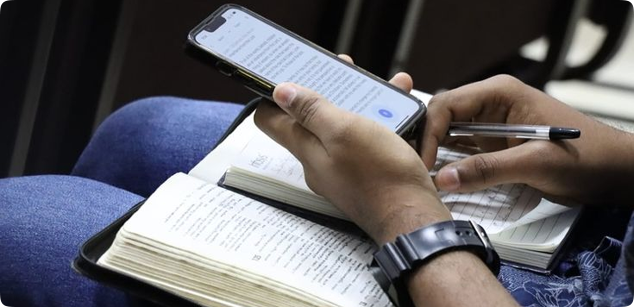 How Rea Helps You Build a Consistent Bible Study Habit